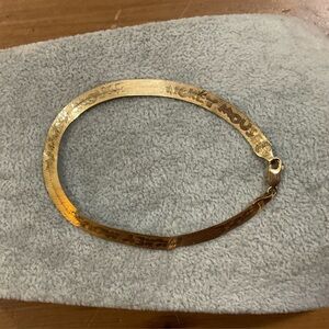 Disney: vintage 10k.gold herringbone bracelet with Mickey Mouse imprinted on it